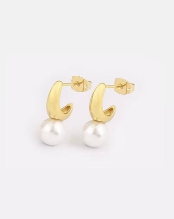 Chancy Pearl  Stud Earrings